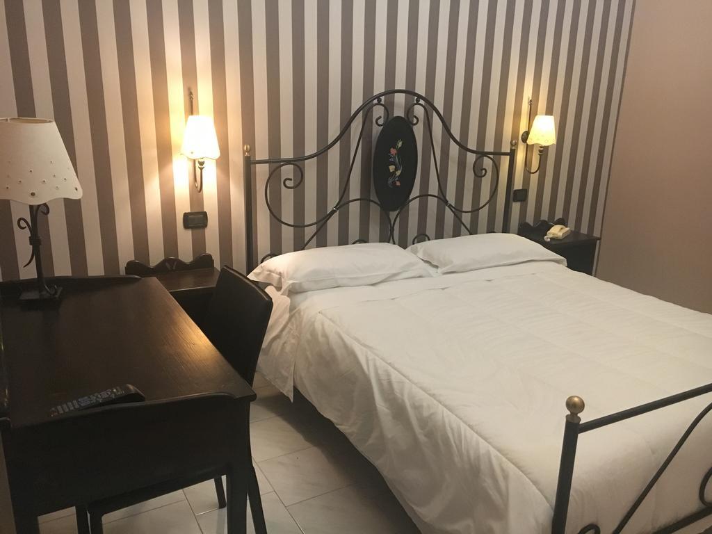 פומפיי Hotel Degli Amici מראה חיצוני תמונה