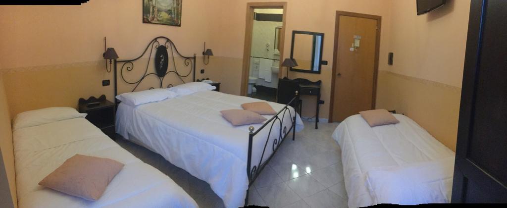 פומפיי Hotel Degli Amici מראה חיצוני תמונה