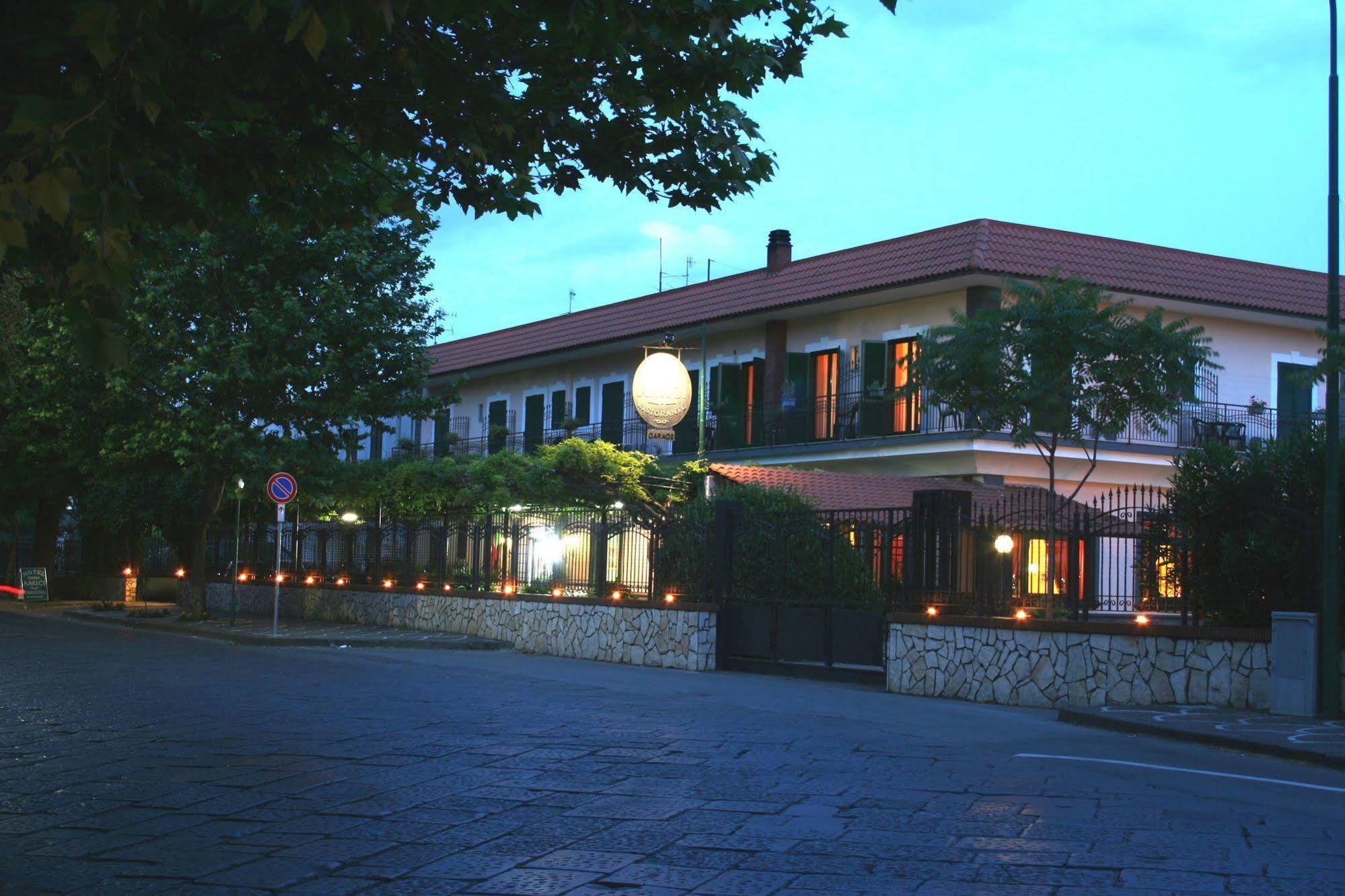 פומפיי Hotel Degli Amici מראה חיצוני תמונה