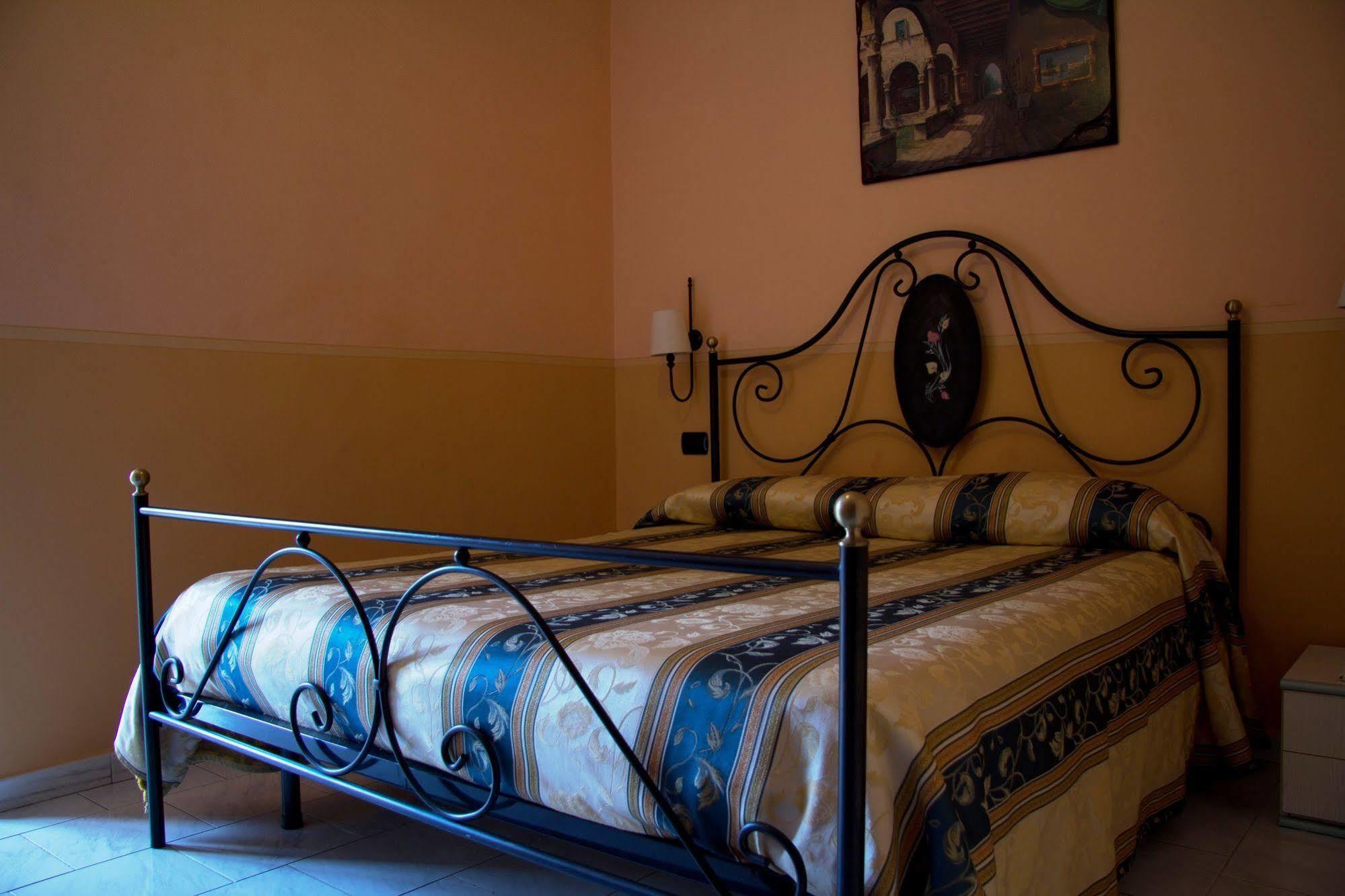 פומפיי Hotel Degli Amici מראה חיצוני תמונה
