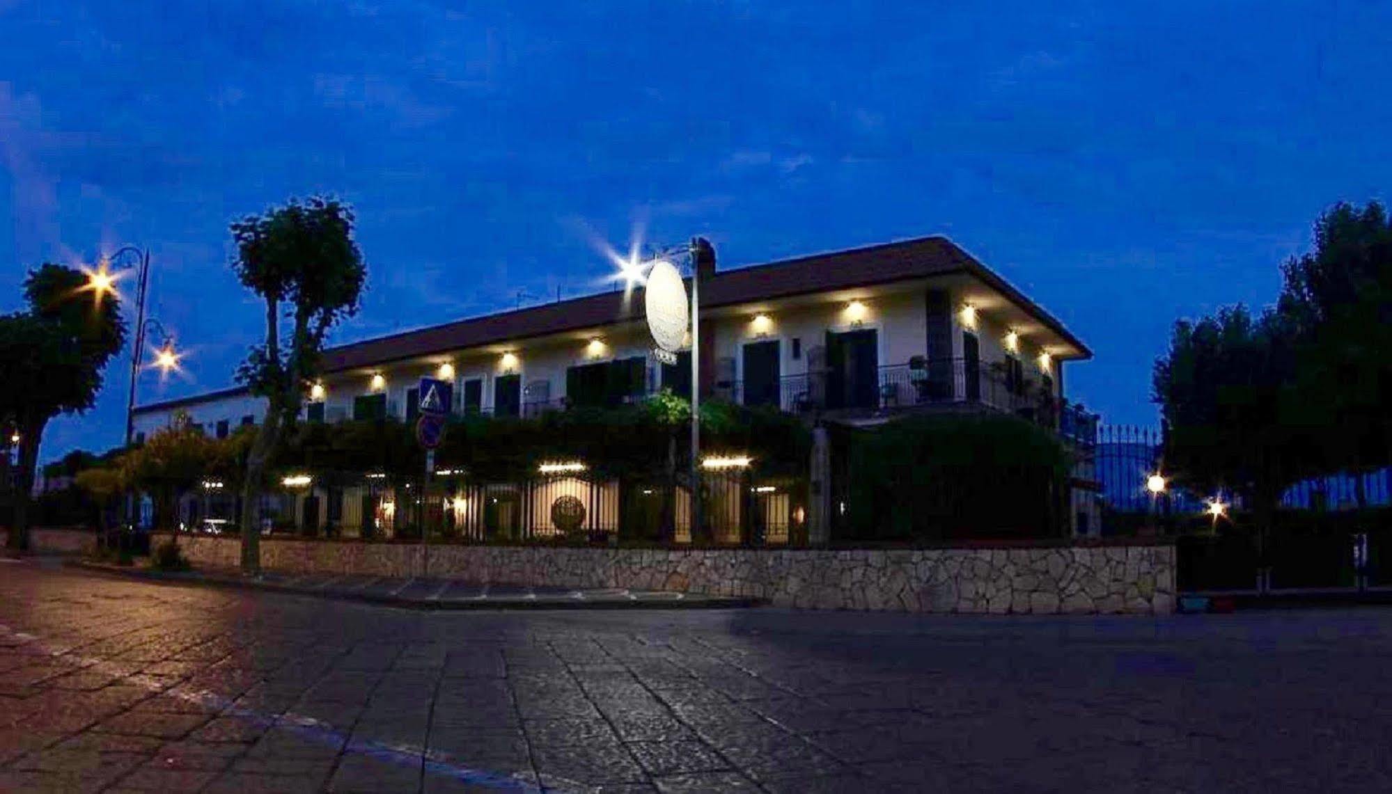 פומפיי Hotel Degli Amici מראה חיצוני תמונה