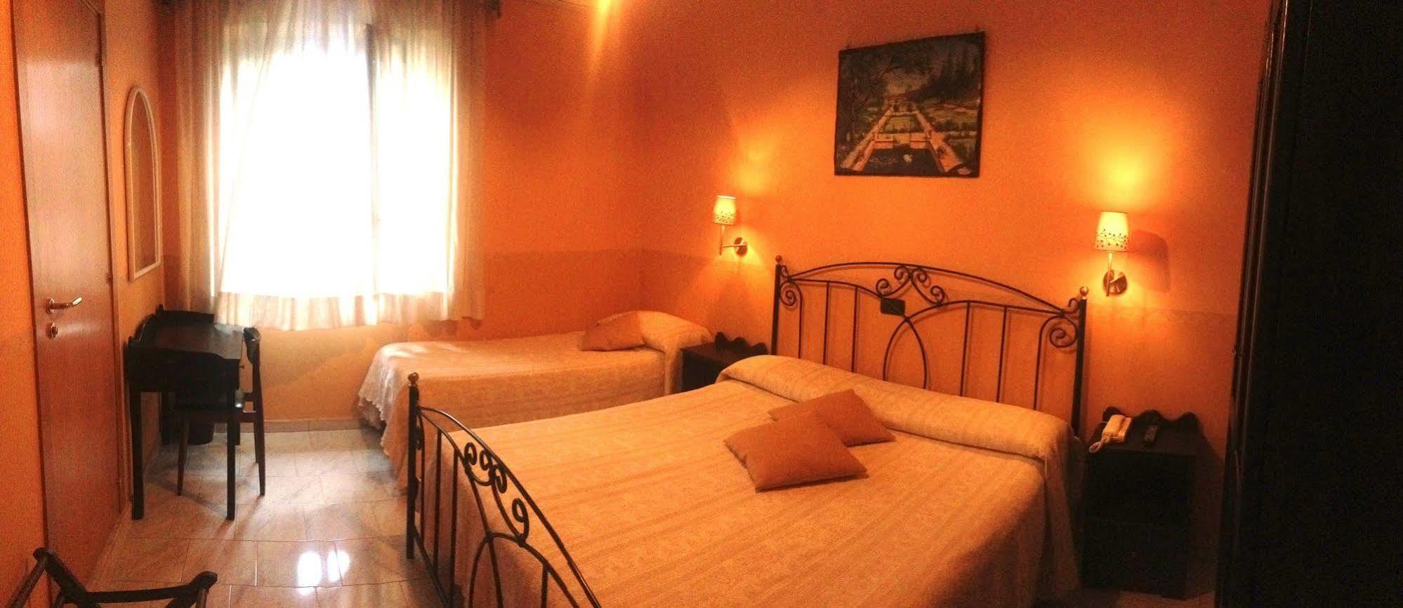 פומפיי Hotel Degli Amici מראה חיצוני תמונה