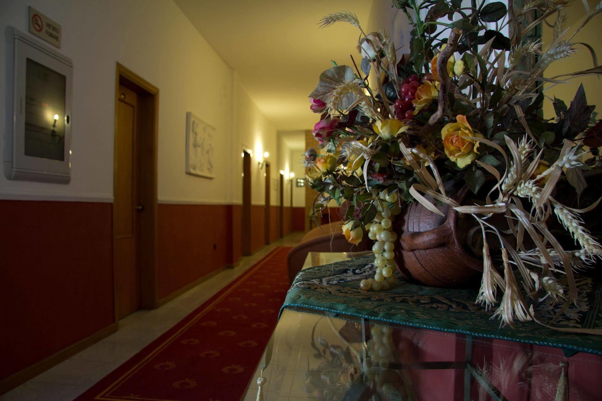פומפיי Hotel Degli Amici מראה חיצוני תמונה