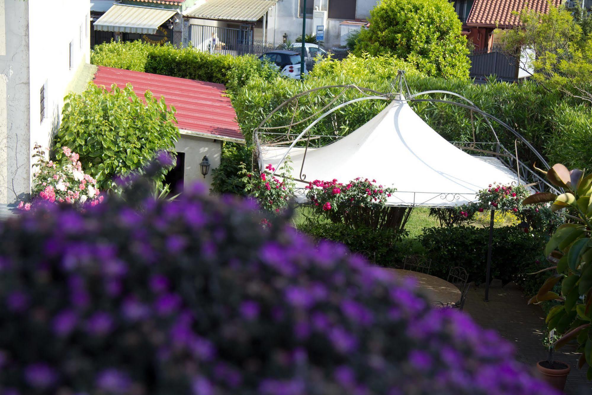 פומפיי Hotel Degli Amici מראה חיצוני תמונה
